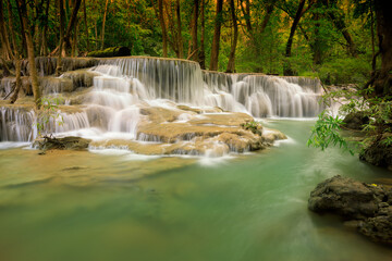 Obraz premium Huai Mae Khamin Waterfall is one of the most popular places in Kanchanaburi. thailand