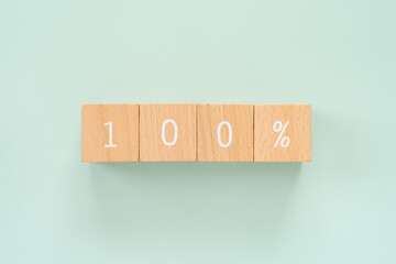 100%｜「100%」と書かれた積み木ブロック