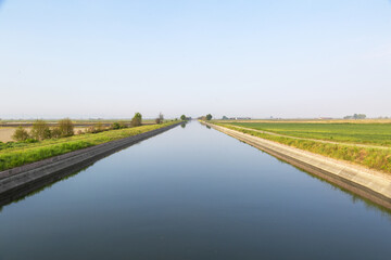 Canale di irrigazione risaie