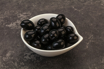 Black olives in the bowl