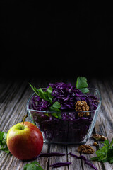 Red Cabbage salad with apples
