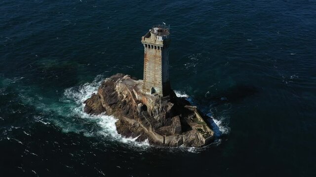 Vue a&eacute;rienne par drone de la pointe du Raz et du Phare de la Vielle, Bretagne, France