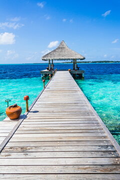 Fototapeta Wooden pier on a tropical beach in the Maldives