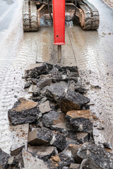 Tiefbau, Asphalt aufbrechen