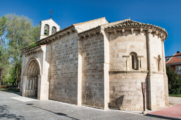 Fototapeta na wymiar Iglesia parroquial de San Juan evangelista, siglo XII de estilo románico, en la localidad de Arroyo de la Encomienda, Valladolid