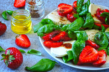 Caprese salad with strawberries. Healthy summer salad. Strawberry caprese. Diet food. Keto salad.