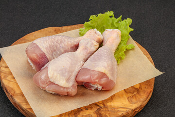 Raw chicken drumsticks for cooking