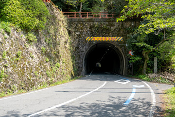 トンネルのある風景