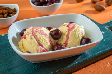 gelato con ciliege