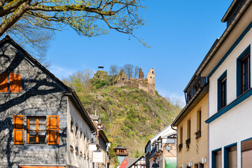 Fototapeta na wymiar Cityscape of Altenahr with view to the ruin of castel Are - Stadtansicht von Altenahr mit Blick auf das die Burg Are