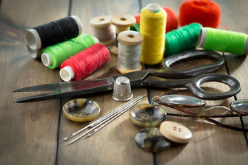 Handicraft items, threads, sewing needles.