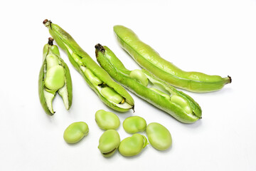 収穫したそら豆