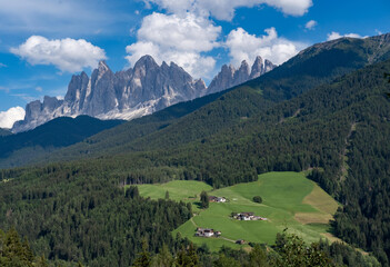 Fototapeta na wymiar En montagne - Dolomites