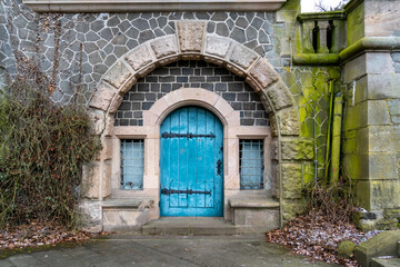Fototapeta na wymiar Portal zum Keller, Kellereingangstür am Schloss Rauischholzhausen, Hessen, Deutschland