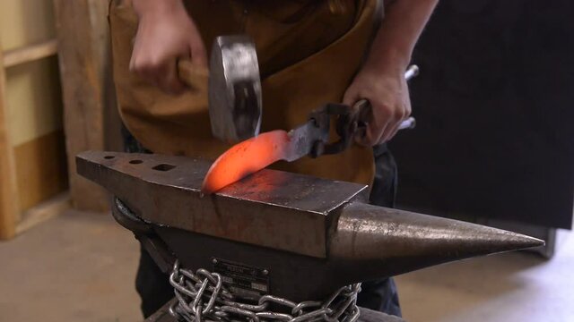 forgeron sur m&eacute;tal