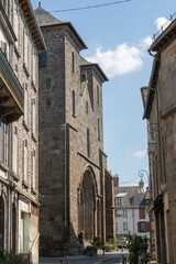 Fototapeta na wymiar La façade de la Basilique Notre-Dame des miracles à Mauriac (Cantal)