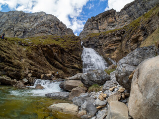 Fototapeta na wymiar waterfall of the ponytail located in the circus of soaso in the national park of ordesa and monteperdido in the province of huesca