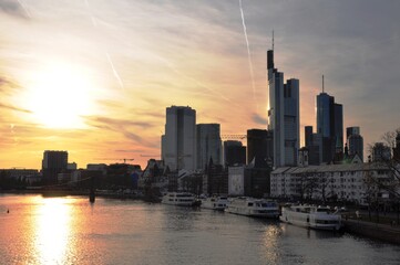 Fototapeta na wymiar Sonnenuntergang in Frankfurt am Main