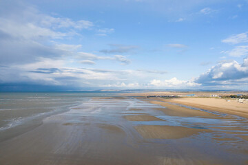 Fototapeta na wymiar L'immense plage de Sword beach à Ouistreham au matin au lever du Soleil en France, en Normandie, dans le Calvados, au bord de la Manche.