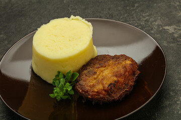 Mashed potato with homemade cutlet