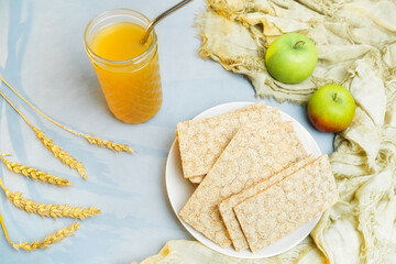 Healthy breakfast concept. Wholegrain wheat crispbread on a plate, a glass of fruit juice and apples. Healthy eating.