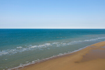 La plage de Omaha beach en France, en Normandie, dans le Calvados, au bord de la Manche.