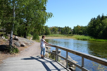 Frau an der Küste zwischen Nyköping, und Stockholm, Schweden