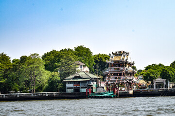 Fototapeta premium タイ、チャオプラヤー川をクルーズする 