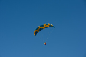 paracadute deltaplano sport estremi volare 