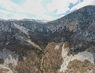 Fototapeta na wymiar Amazing panorama of Vrachanska Skaklya waterfall, Bulgaria