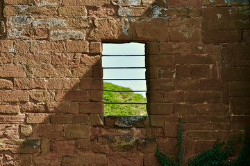 Window in the wall of Kenilworth castle complex, Kenilworth, England, UK
