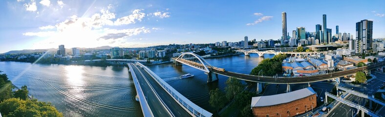 Fototapeta na wymiar Brisbane city and river front 
