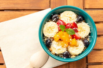 フルーツたっぷりなアサイーボウル