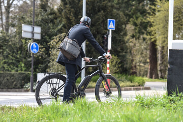 velo cycliste pieton transport mobilité ecologie electrique