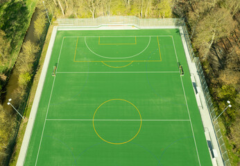 Kunstrasen Fußball und Hockey Feld aus der Luftperspektive