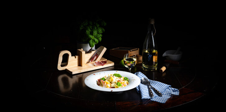 Tagliatelle with gorgonzola masarpone sauce and ham.