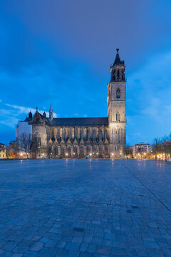 Deutschland, Sachsen-Anhalt, Magdeburg, Dom zu Magdeburg, menschenleerer Domplatz.