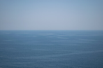 青い空と青い海