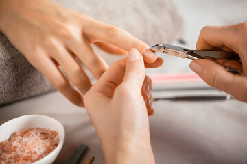 Manicurist using cuticle pusher - obrazy, fototapety, plakaty