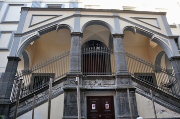 Napoli - Entrata laterale della Basilica San Paolo Maggiore da Vico Cinquesanti