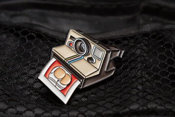 metal brooch retro camera icon on dark background - obrazy, fototapety, plakaty