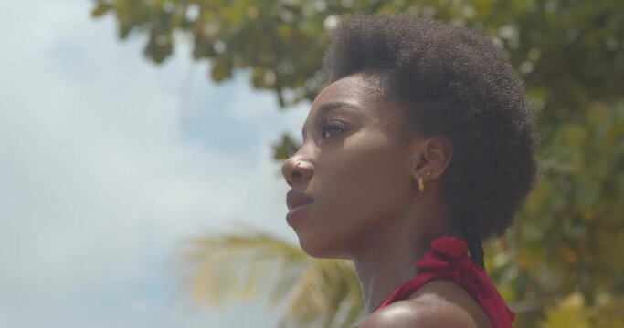 Tracking left to right pan close-up of an African facemodel with an afro hairstyle