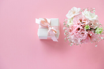 ピンクのトルコ桔梗　プレゼント　ピンクの背景　母の日　父の日