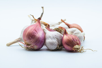 lot of garlic and red onion