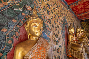 golden buddha statue in Thai temple