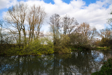 Fototapeta na wymiar Walking the Ouse path in spring on a sunny afternoon