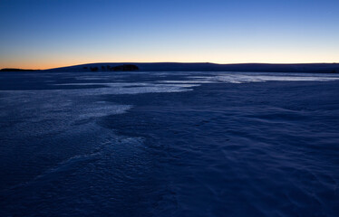 Fototapeta premium Crépuscule lac gelé
