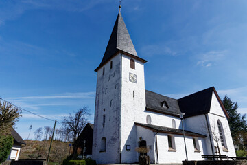 Fototapeta premium Bunte Kirche in Gummersbach-Lieberhausen, Deutschland
