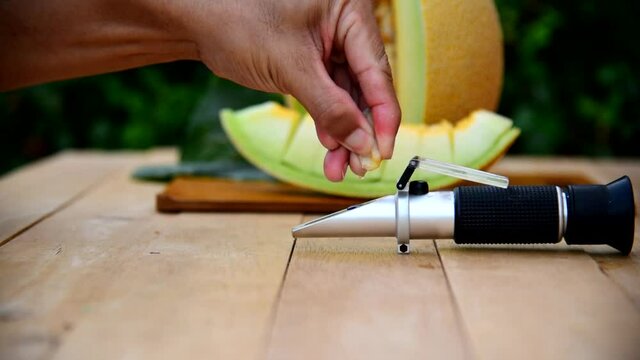 Drop the juice of fresh melon for test sweet level