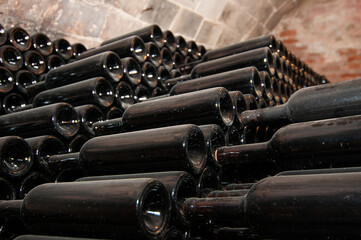 Elaboración de vino en cuevas